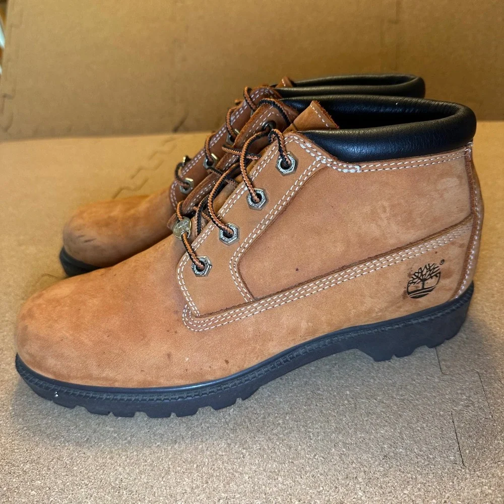 Timberland Waterproof Chukka Boots Mens 9.5M Wheat Leather 22354 Lug Sole